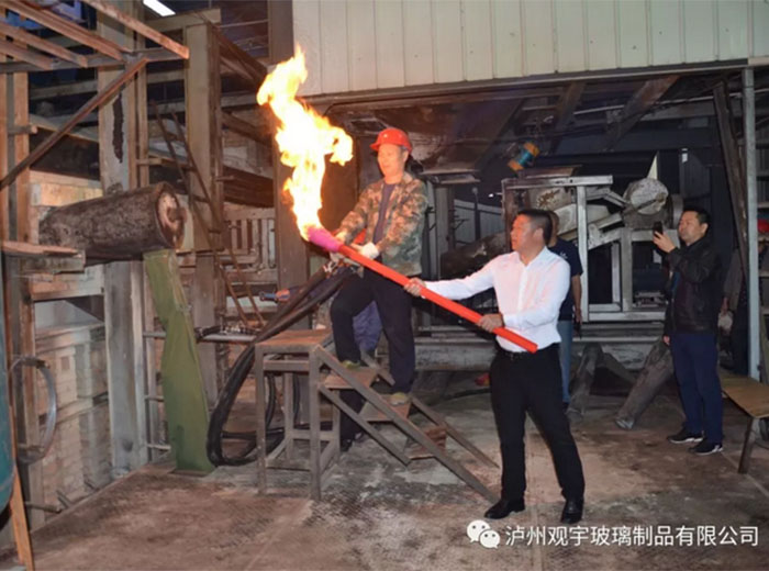 南宫体育网站玻璃一车间点火仪式隆重举行