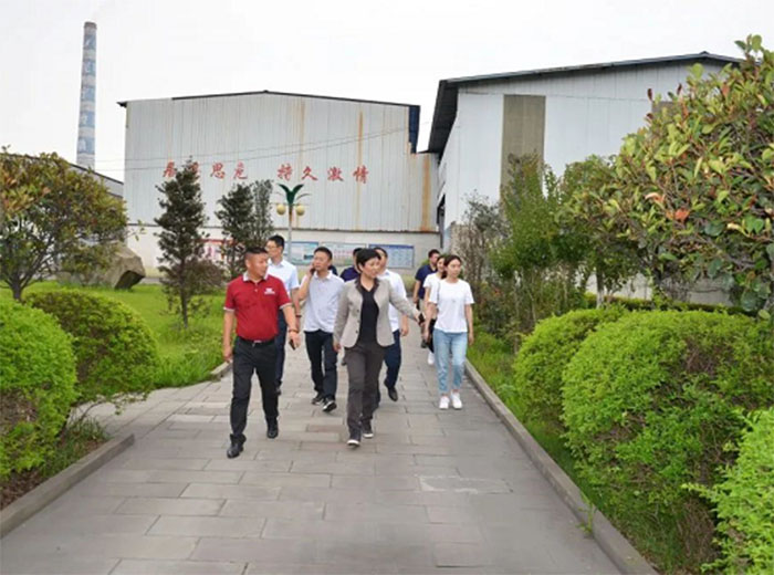 贵州省习水县经开区领导莅临南宫体育网站玻璃考察