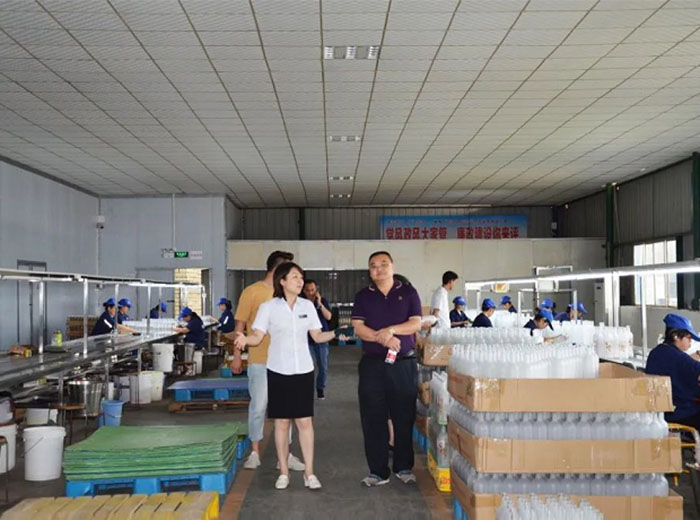 云峰酒业莅临南宫体育网站玻璃开展二方审核
