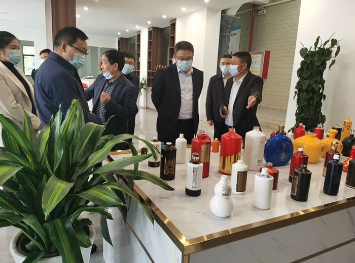 茅台集团党委委员、副总经理吴浩军及播州区委书记陈松等领导一行莅临首创公司参观指导工作
