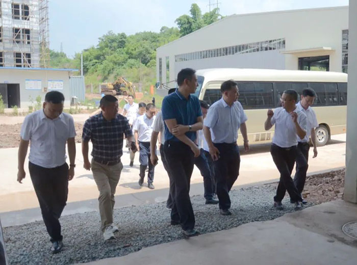 内江市市长李丹一行莅临南宫体育网站实业基地调研