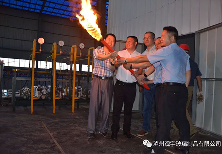 南宫体育网站玻璃三车间点火仪式隆重举行