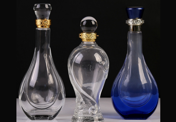 喷涂玻璃酒瓶与普通玻璃酒瓶之间有哪些区别？