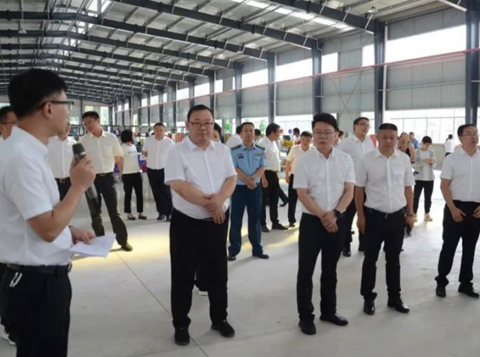 隆昌市副书记任伟一行莅临南宫体育网站实业生产基地调研